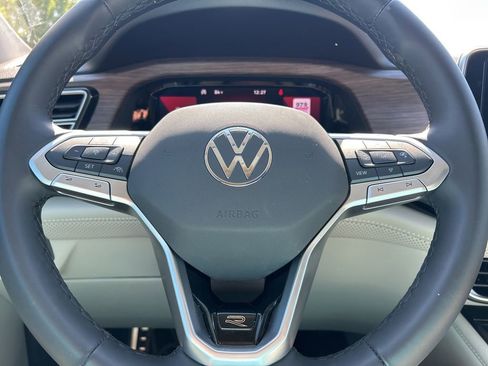 Used 2025 Volkswagen Atlas SEL Premium R-Line image 25