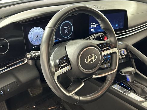 Used 2025 Hyundai Elantra SEL FWD image 15