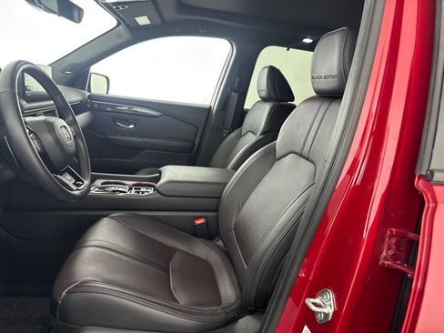 Certified 2025 Honda Pilot Black Edition image 23