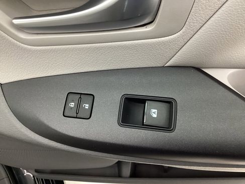 Used 2015 Toyota Sienna LE AWD/4WD image 38