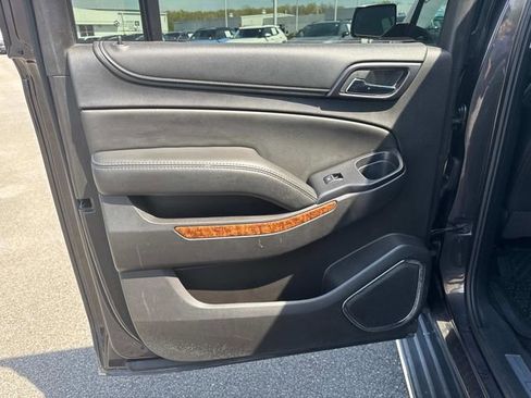 Used 2017 Chevrolet Suburban Premier AWD/4WD image 16