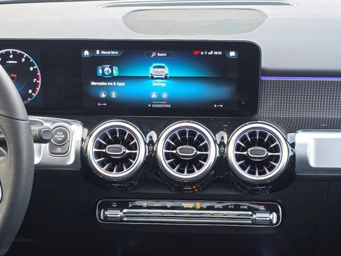 Used 2022 Mercedes-Benz GLB 250 w/ Premium Package Lite image 3