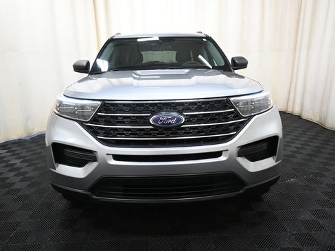 Used 2022 Ford Explorer XLT w/ Class IV Trailer Tow Package AWD/4WD image 2