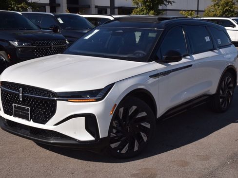 New 2026 Lincoln Nautilus Reserve w/ Jet Appearance Package image 12