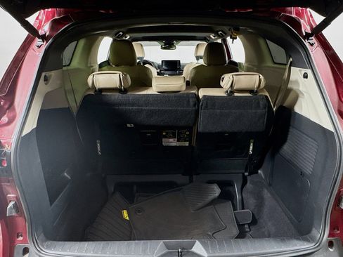 Certified 2024 Toyota Sienna XLE FWD image 21