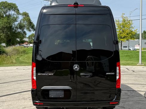 Used 2025 Mercedes-Benz Sprinter 2500 image 7