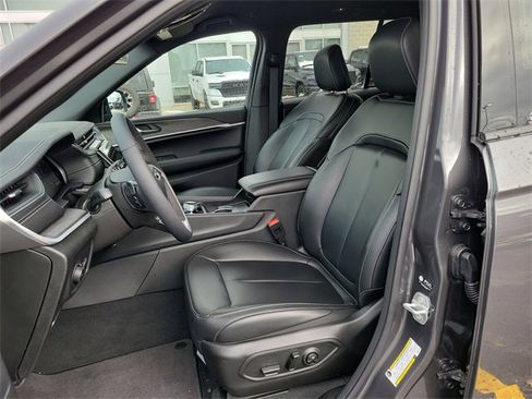 New 2025 Jeep Grand Cherokee Limited w/ Trailer Tow Package image 7