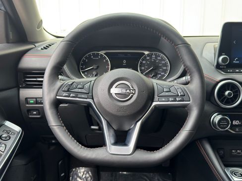 Used 2025 Nissan Sentra SR w/ SR Premium Package FWD image 19