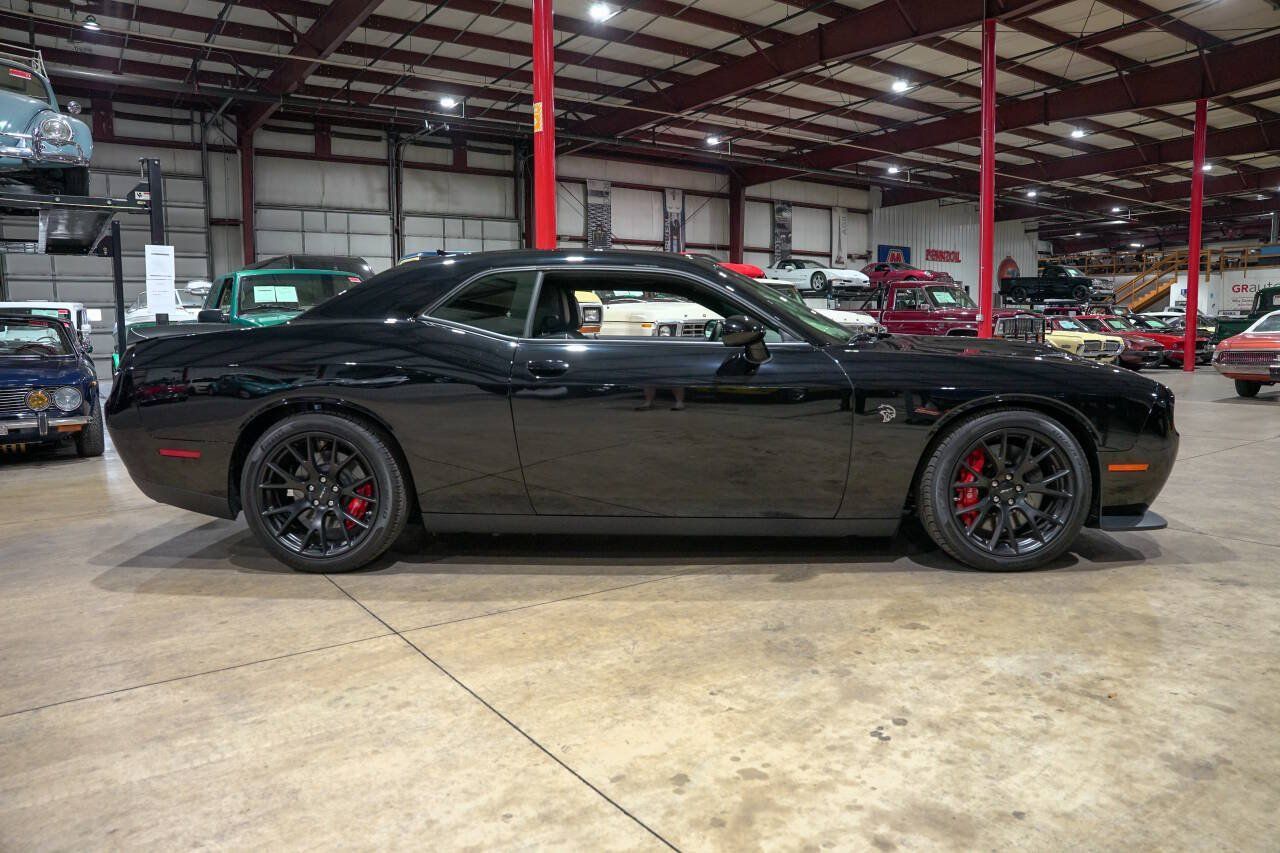 Used 2016 Dodge Challenger SRT Hellcat RWD image 10