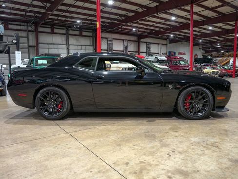 Used 2016 Dodge Challenger SRT Hellcat RWD image 10