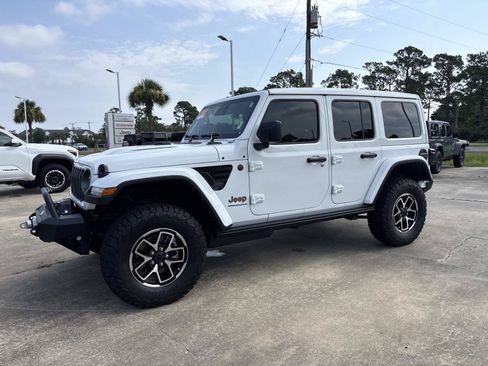 Certified 2026 Jeep Wrangler Unlimited Rubicon AWD/4WD image 7