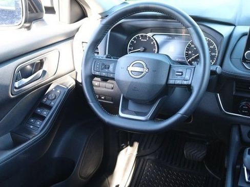 Certified 2025 Nissan Rogue SV FWD image 22