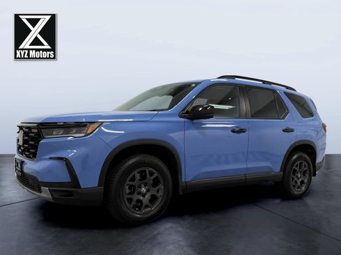 Used 2023 Honda Pilot TrailSport image 2