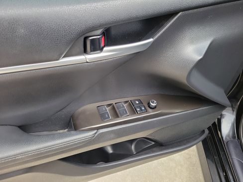 Used 2024 Toyota Camry XLE FWD image 11