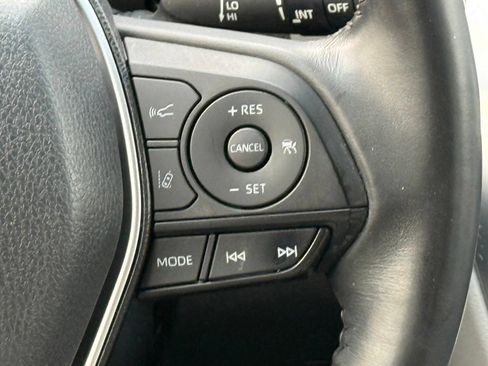 Used 2022 Toyota Venza LE AWD/4WD image 30