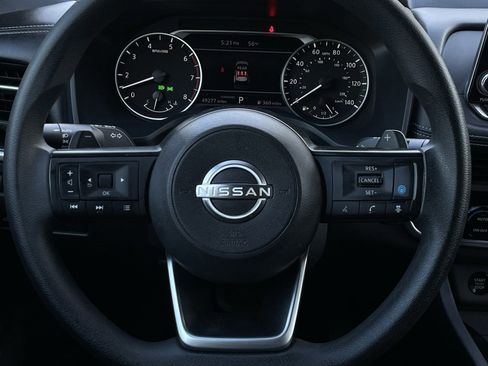 Used 2024 Nissan Rogue SV image 12