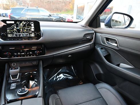 Used 2023 Nissan Rogue Platinum w/ Platinum Premium Package image 17