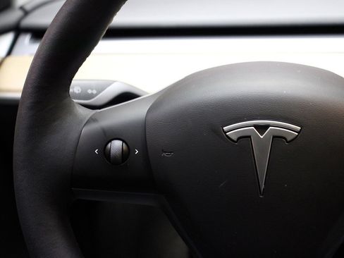 Used 2023 Tesla Model Y Long Range image 30