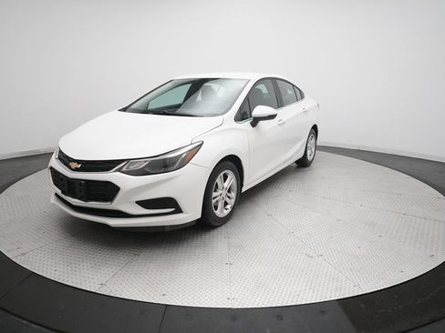 Used 2017 Chevrolet Cruze LT w/ Convenience Package FWD image 12