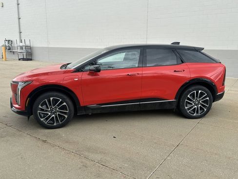 New 2025 Cadillac Optiq Sport 2 w/ LPO, Floor Liner Package image 8