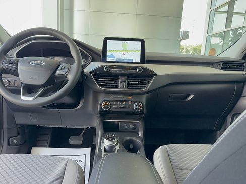 Certified 2022 Ford Escape SE w/ SE Sport Appearance Package AWD/4WD image 28