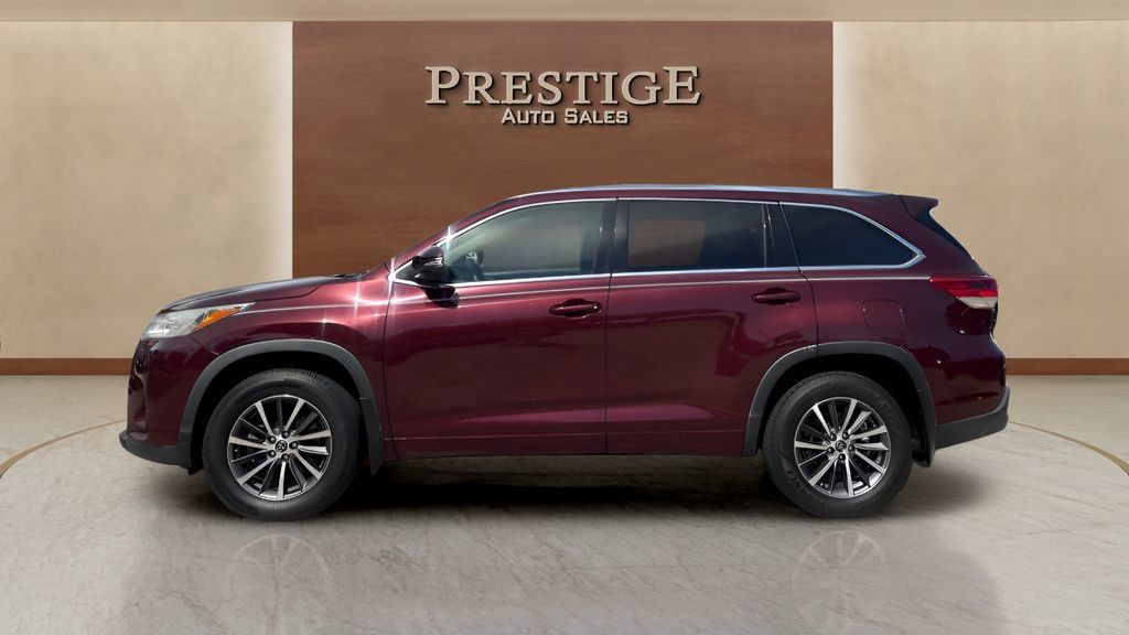 Used 2018 Toyota Highlander XLE AWD/4WD image 2