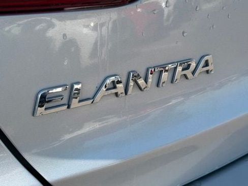 Used 2017 Hyundai Elantra Limited w/ Limited Tech Package 04 FWD image 14