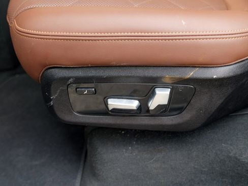 Used 2023 BMW X7 xDrive40i w/ Premium Package image 30