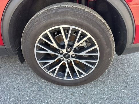 Used 2025 Ford Escape SE image 6