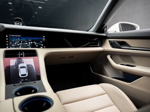 Used 2023 Porsche Taycan 4S image 39