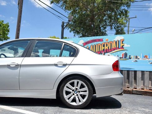 Used 2006 BMW 325i Sedan RWD image 8