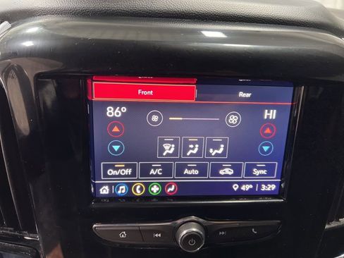 Used 2023 Chevrolet Traverse LT image 35