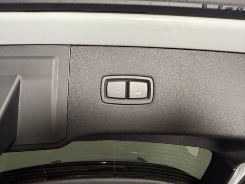 Certified 2025 Porsche Cayenne image 18