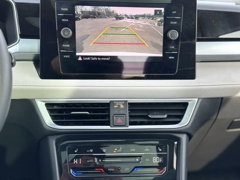 Used 2025 Volkswagen Taos SE w/ Panoramic Sunroof Package image 19