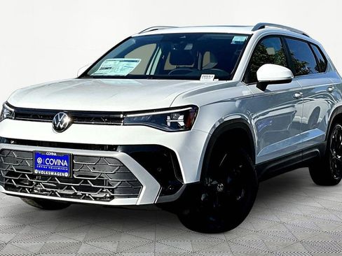 New 2026 Volkswagen Taos SE image 3
