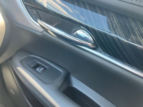 Used 2020 Cadillac XT6 Premium Luxury FWD image 35