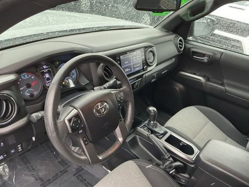 Used 2021 Toyota Tacoma TRD Off-Road image 12
