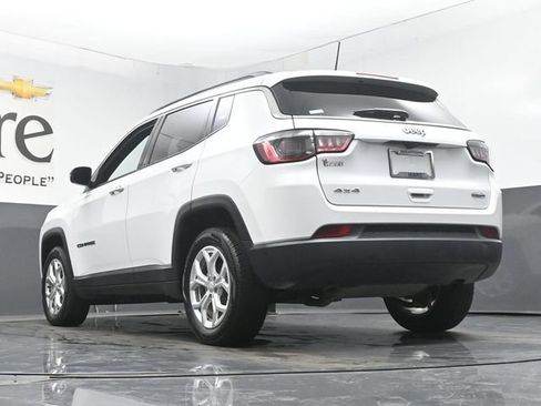 Used 2024 Jeep Compass Latitude AWD/4WD image 5