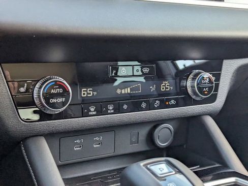 New 2026 Mitsubishi Outlander SE image 16