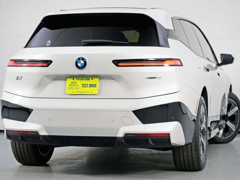 Used 2024 BMW iX xDrive50 w/ Premium Package image 5