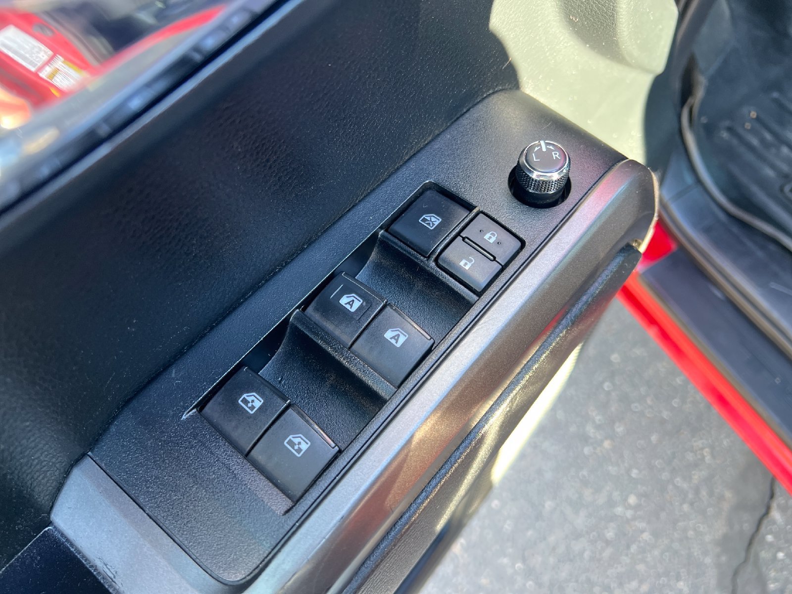 Used 2017 Toyota Tacoma TRD Sport w/ Premium & Technology Package AWD/4WD image 31