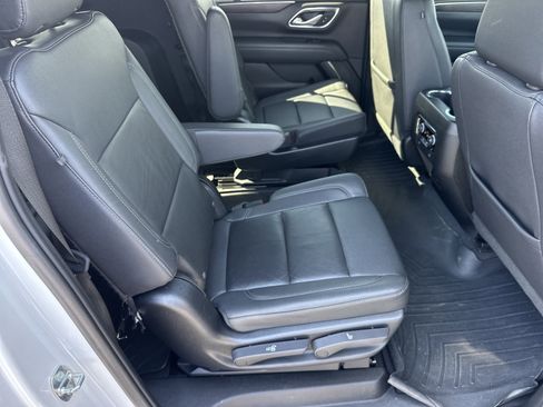 Certified 2023 Chevrolet Suburban Z71 w/ Luxury Package AWD/4WD image 16