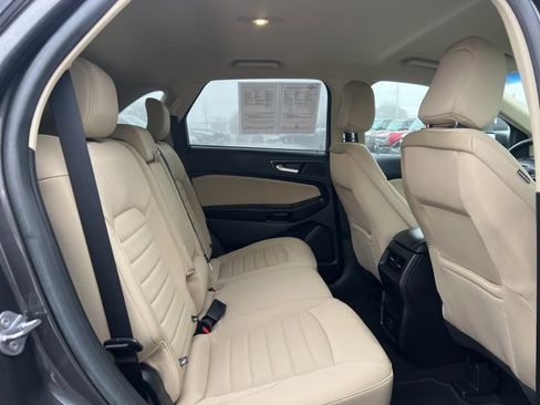 Used 2020 Ford Edge SE image 13