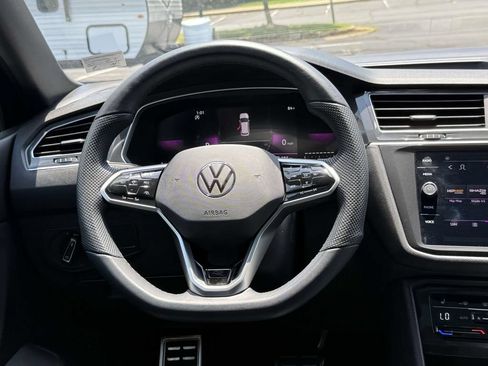 Used 2023 Volkswagen Tiguan SE R-Line FWD image 9