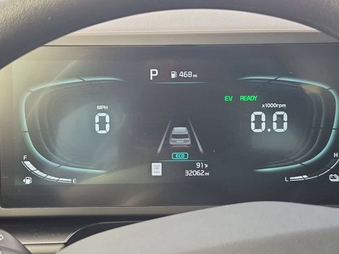 Used 2025 Kia Niro LX FWD image 16