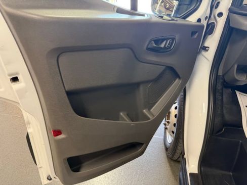 Used 2022 Ford Transit 350 DRW RWD image 9