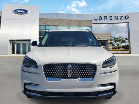 Used 2022 Lincoln Aviator Reserve AWD/4WD image 2