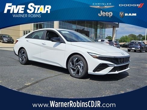 Used 2025 Hyundai Elantra Sport image 1