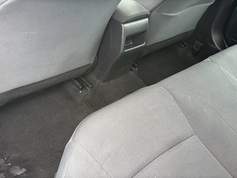Used 2021 Toyota Corolla LE FWD image 30