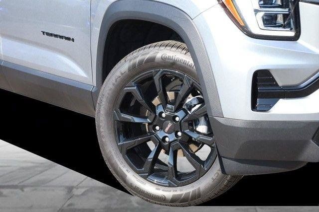 Used 2026 GMC Terrain Elevation w/ Elevation Premium Package FWD image 3
